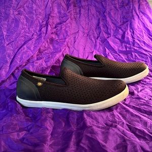 BOGS black slip-on knock around, size 9 shoe.